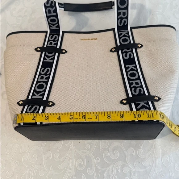 Stunning Michael Kors Large Tote - Picture 10 of 15